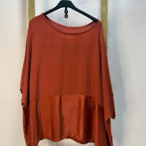 Blusa oversize de satén y gasa
