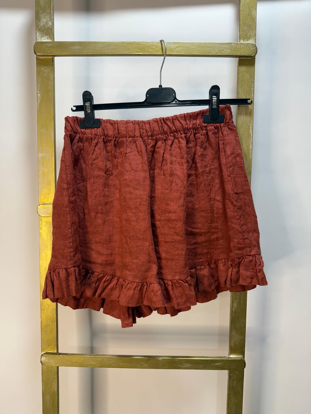 Short con volantes terracota