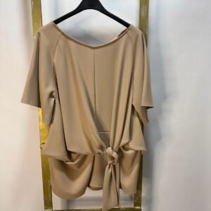 Blusa con lazo frontal