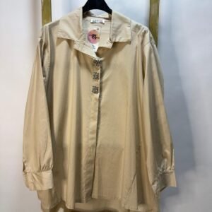 Blusa beige botones flor