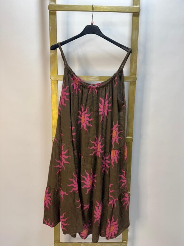 Vestido de tirantes con estampado de soles