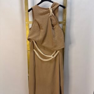 Vestido largo camel con lazo de cuerda