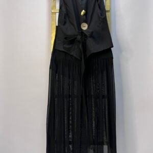 1 Conjunto negro con chaleco y falda de tul
