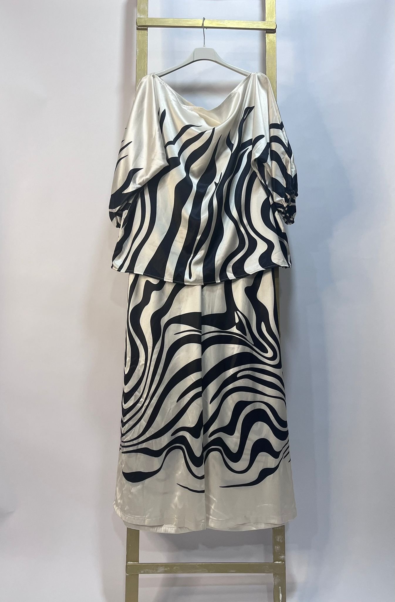 Conjunto satinado estampado cebra