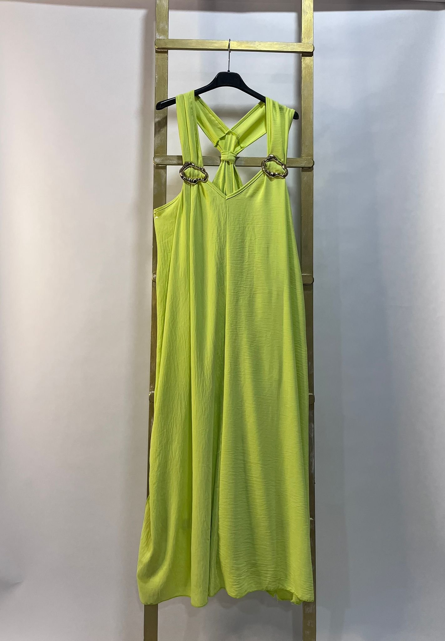 Vestido largo con tirantes trenzados