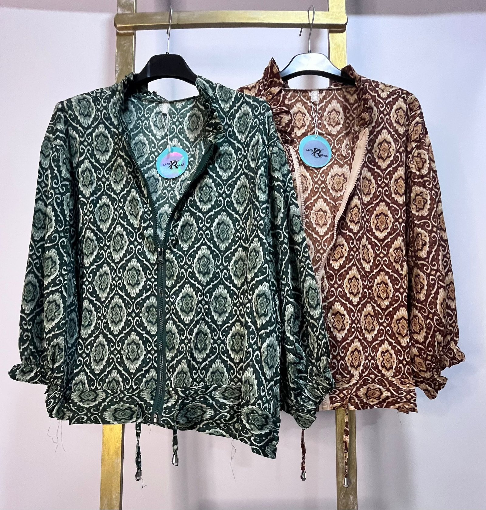 Chaqueta Étnica Ligera con Cierre y Jareta