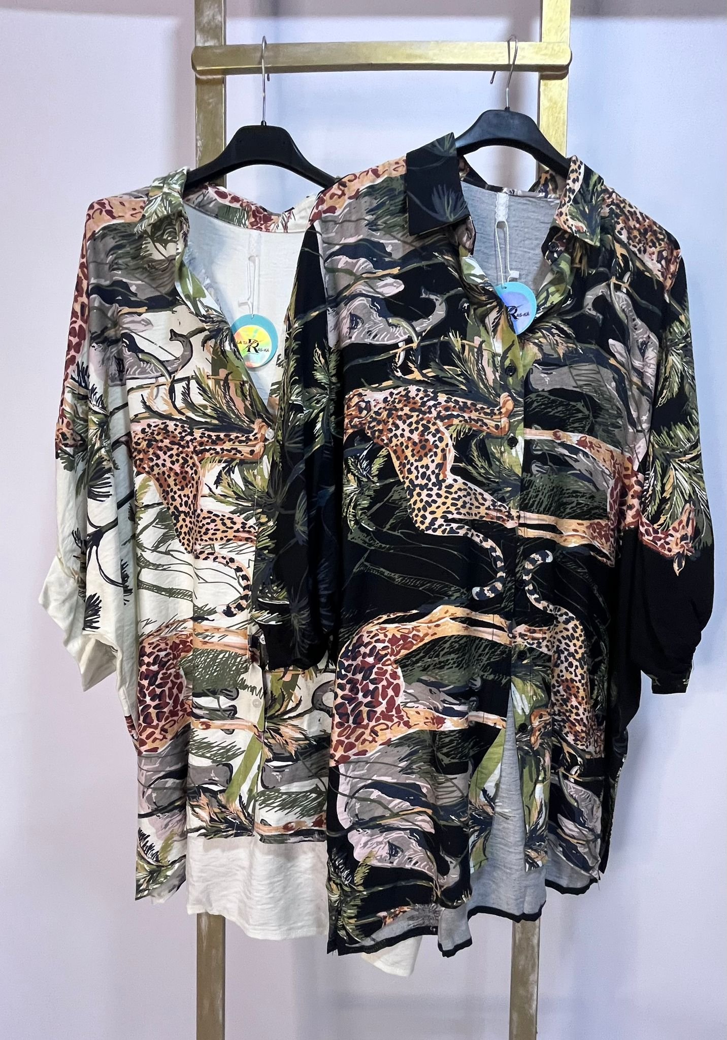 Blusa oversize safari estampada